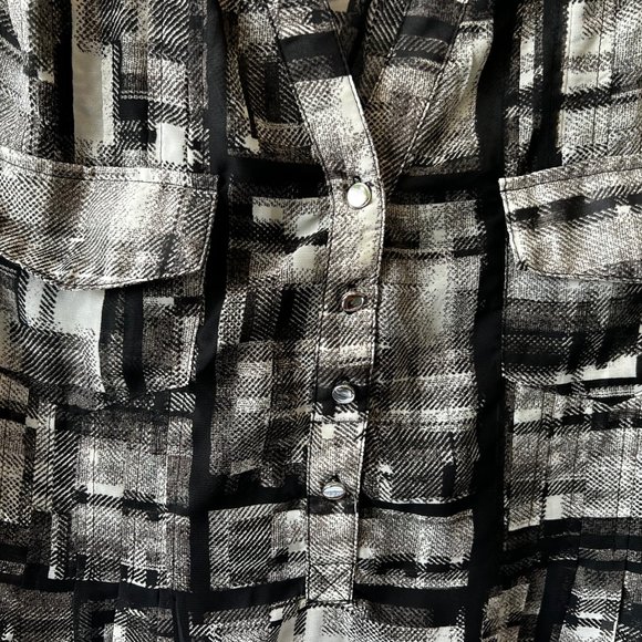 Avenue 26/28 Black, White and Gray Blouse with Black Tank - Picture 3 of 8